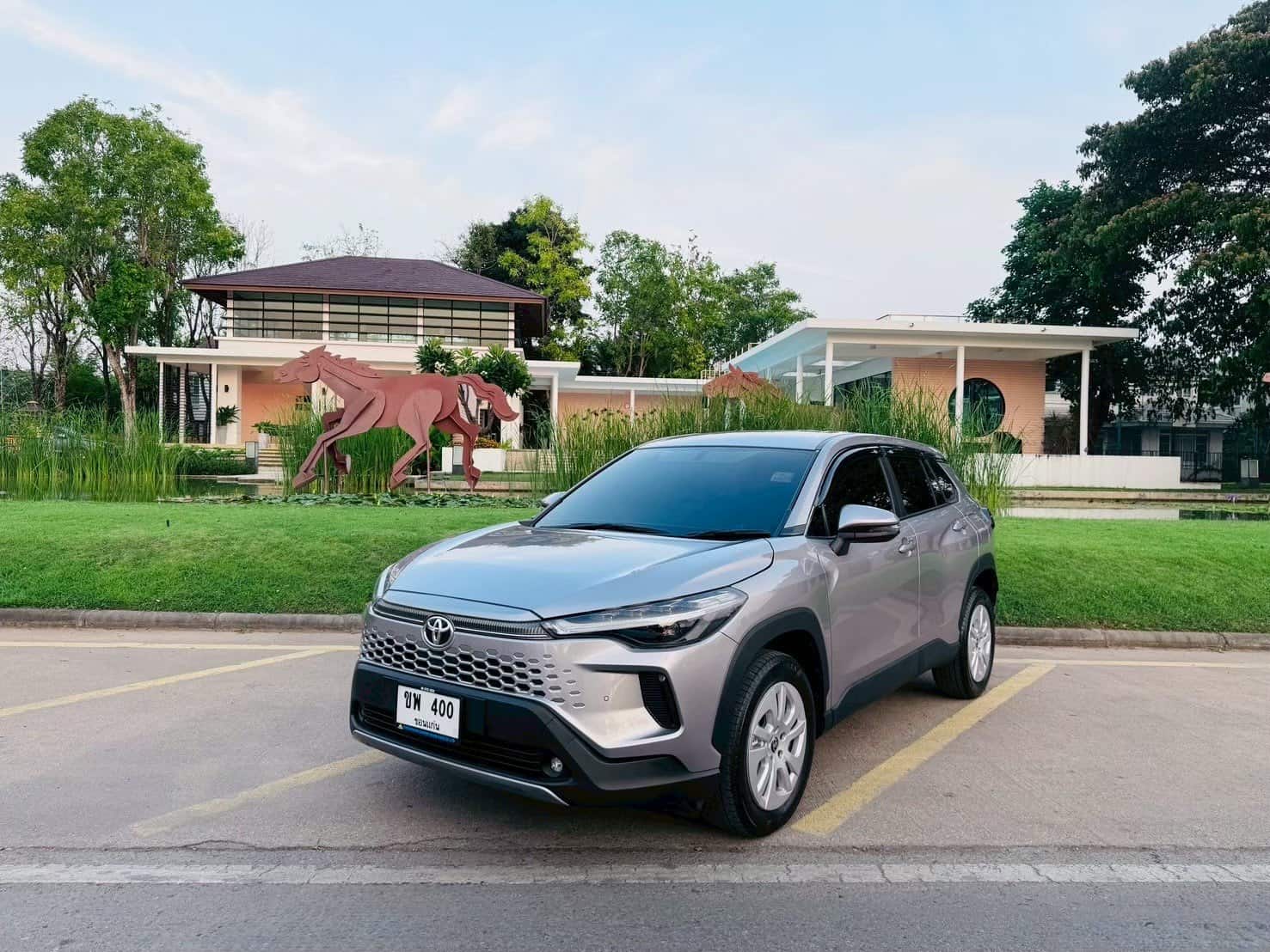 Toyota Corolla Cross HEV รถเช่าขอนแก่น แก่นนคร คาร์เร้นท์