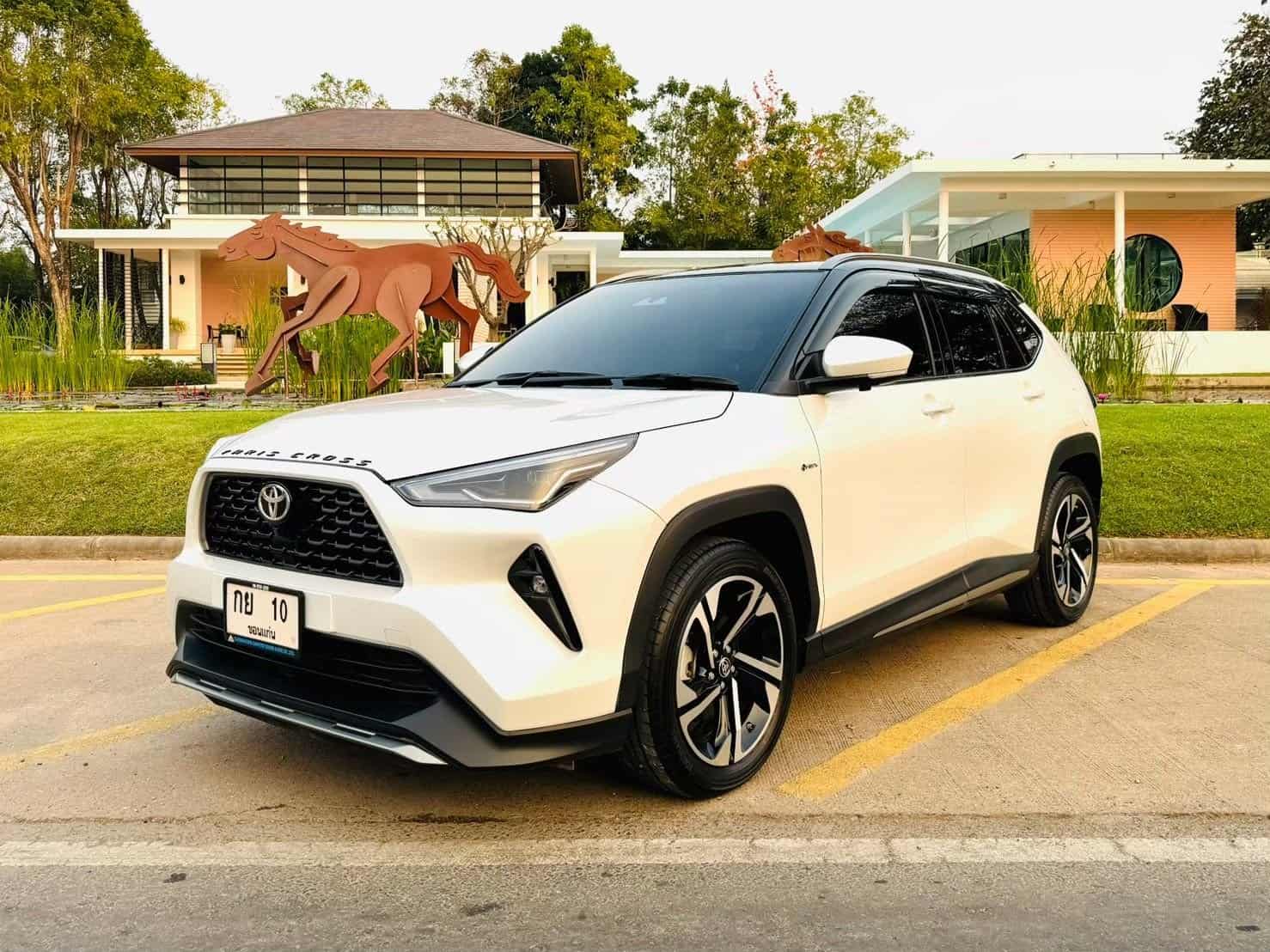 Toyota Yaris Cross HEV รถเช่าอุดรธานี แก่นนคร คาร์เร้นท์